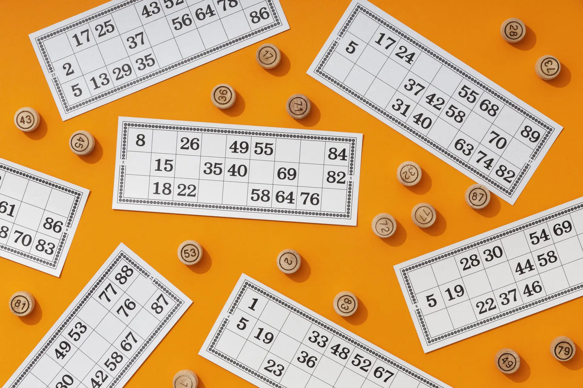 Carton de loto sur un fond orange