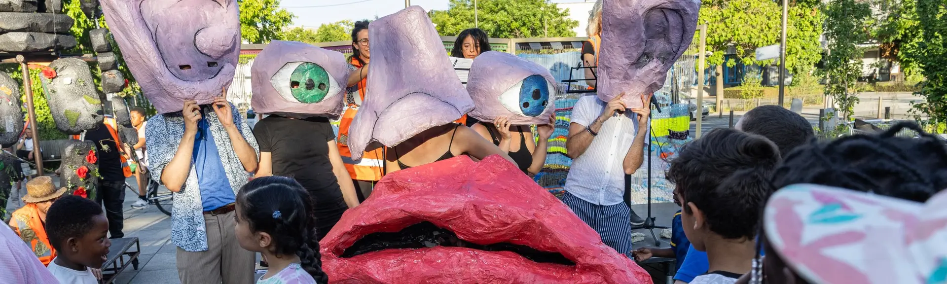 Déambulation - Les doux déplacements du  dernier des géants_La Courneuve