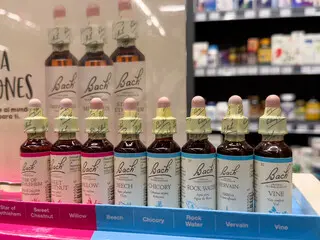 Initiez-vous aux fleurs de Bach, leur utilisation et apprenez à composer votre trousse essentielle