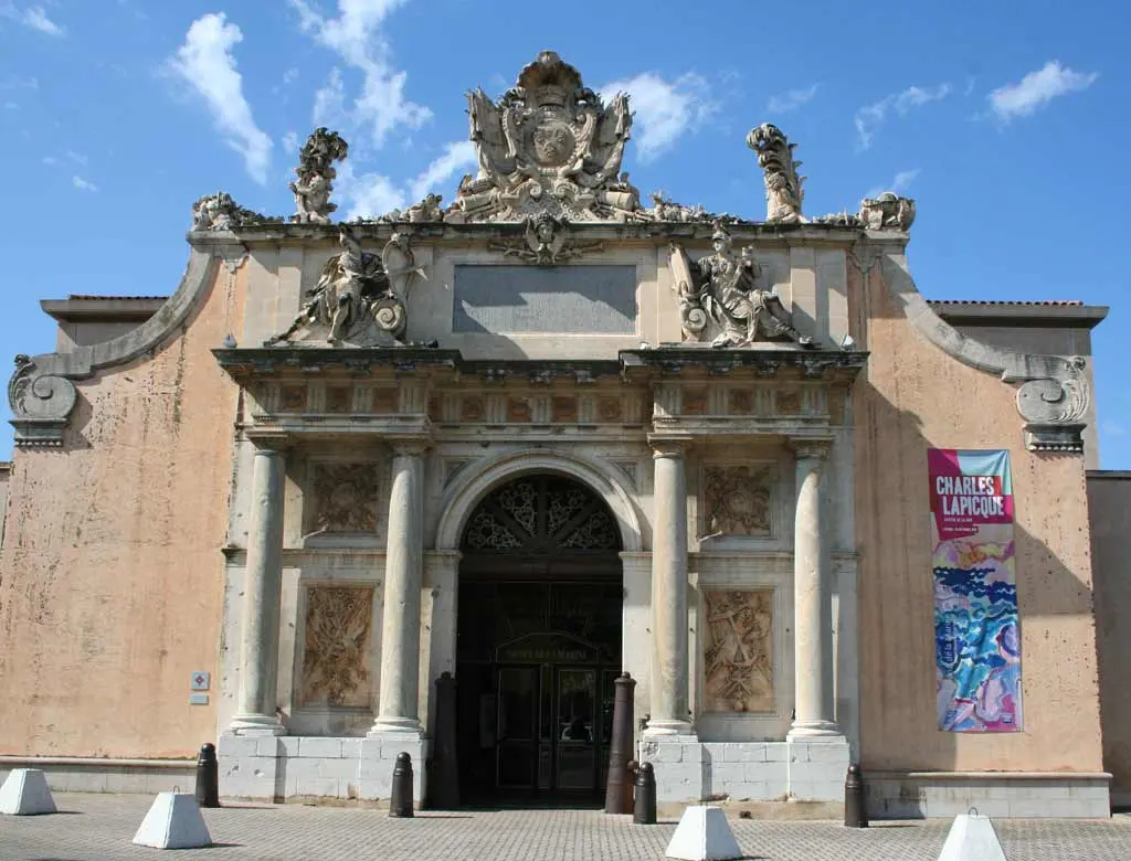 Façade