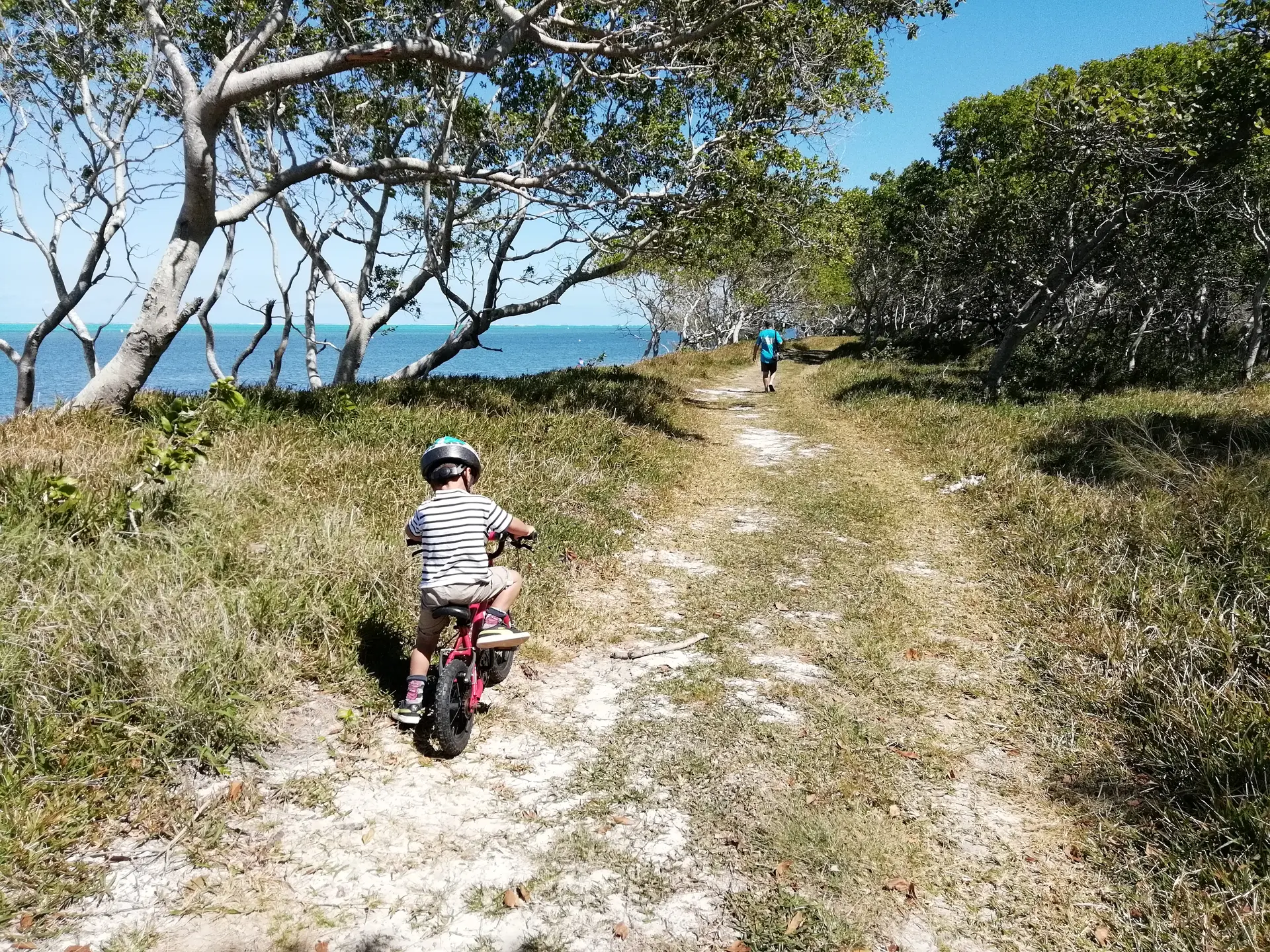 Sentier côté bord de mer