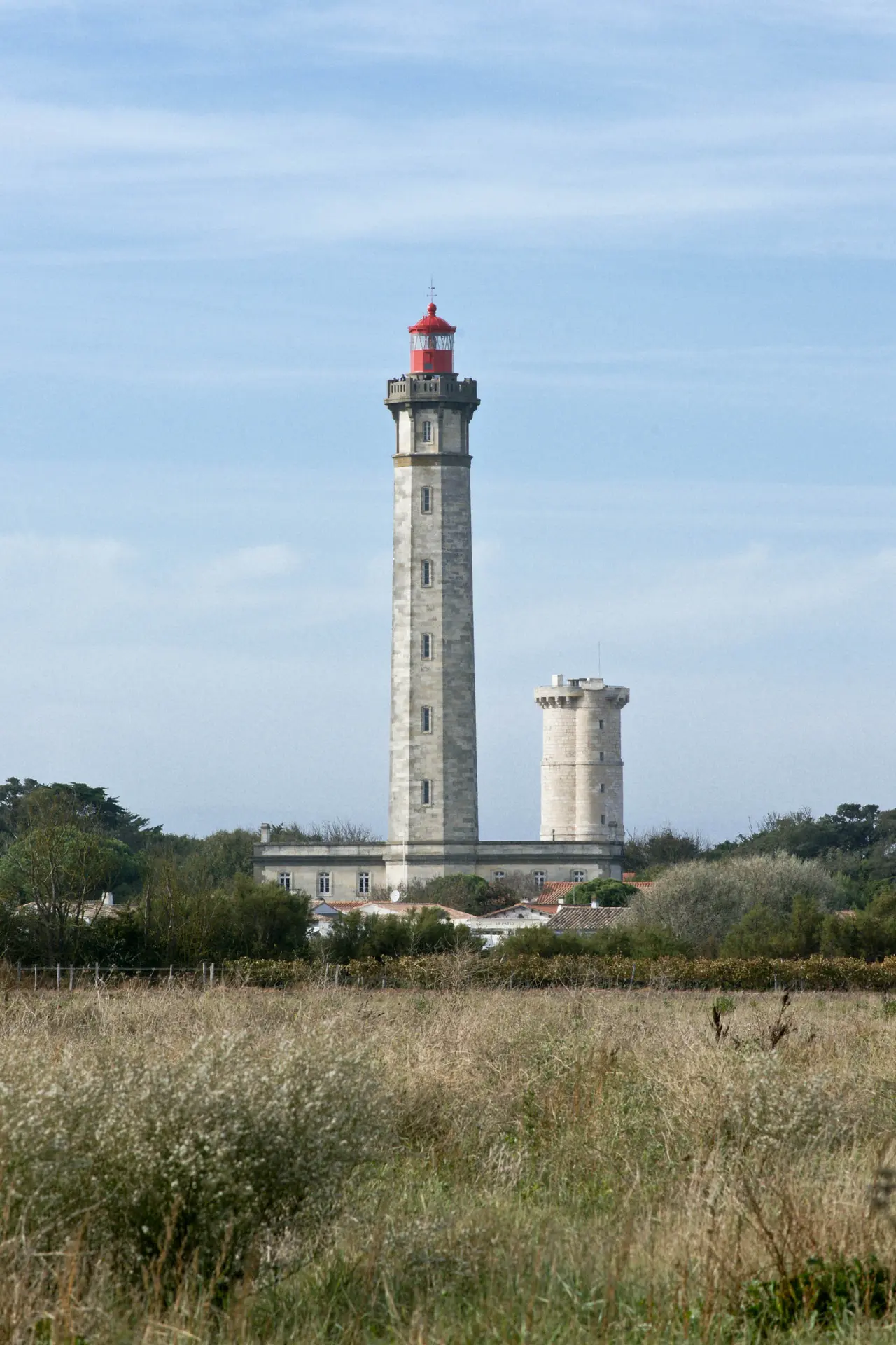 Phare des baleines et vieille Tour