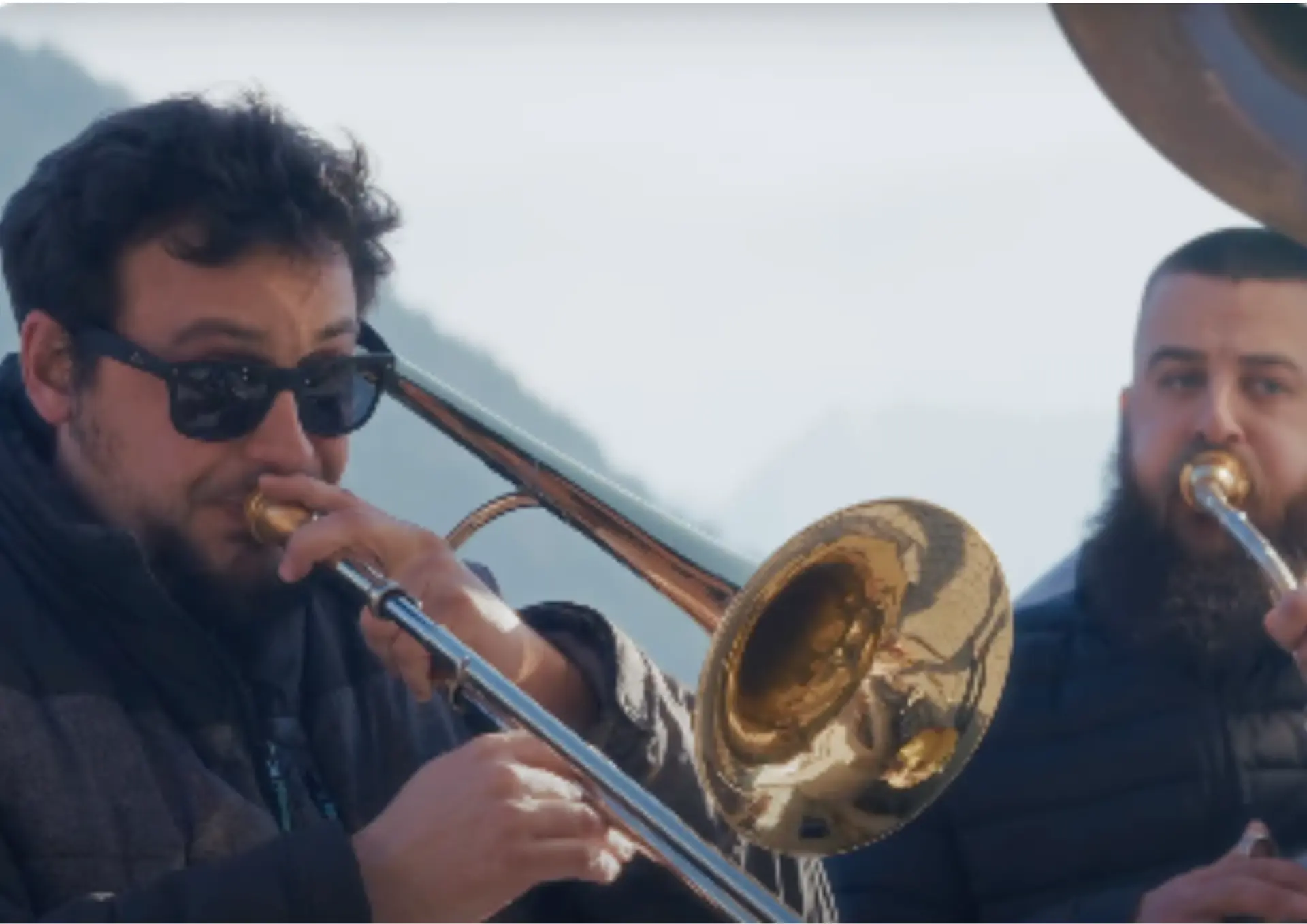 2 personnes du groupe Micro Brass