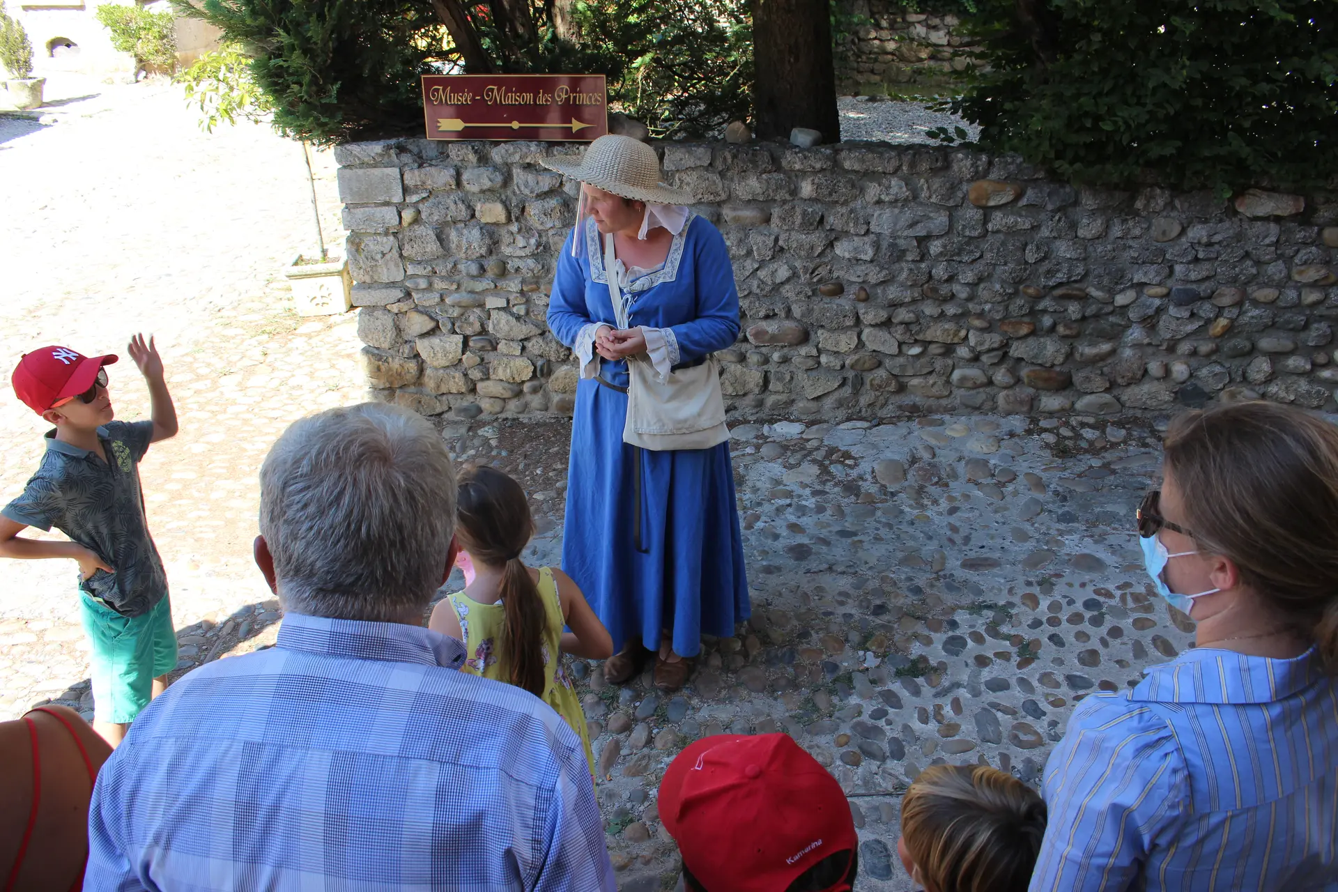 visite théâtrale la dame de Pérouges