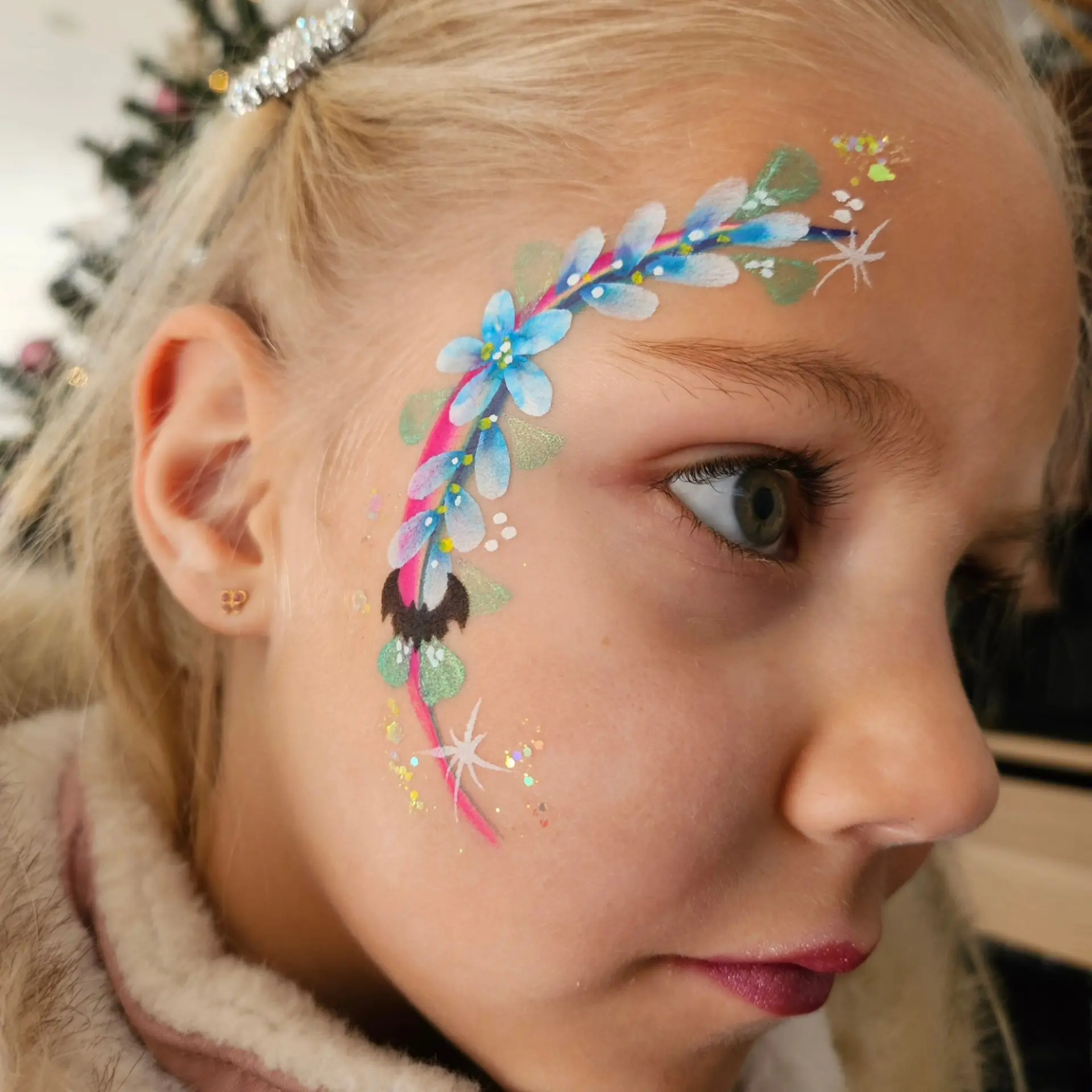 Petite fille maquillée