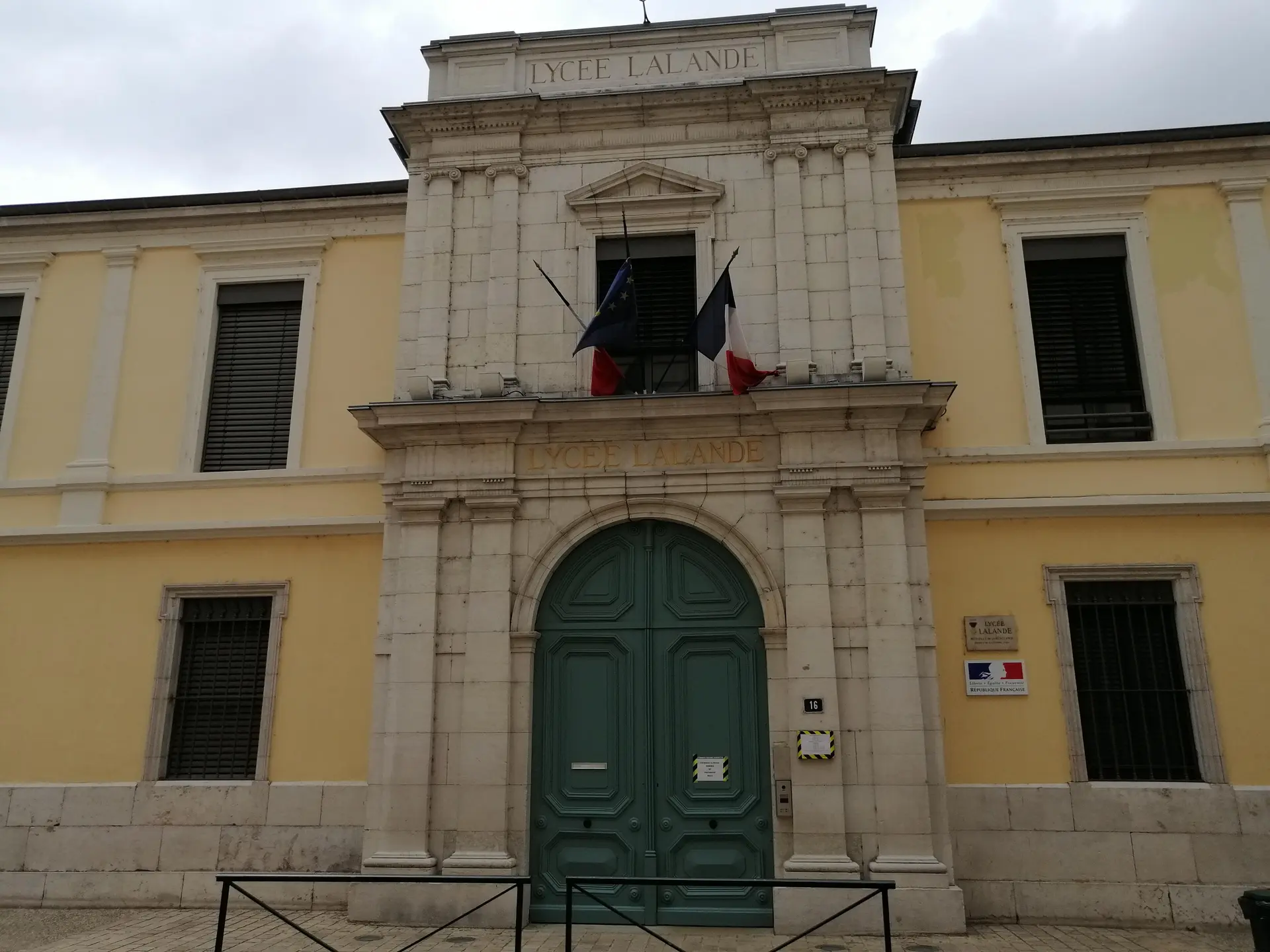 Photographie du lycée Lalande à Bourg-en-Bresse