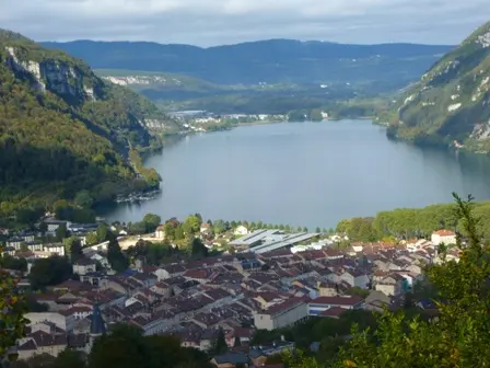 Lac_ville_Nantua