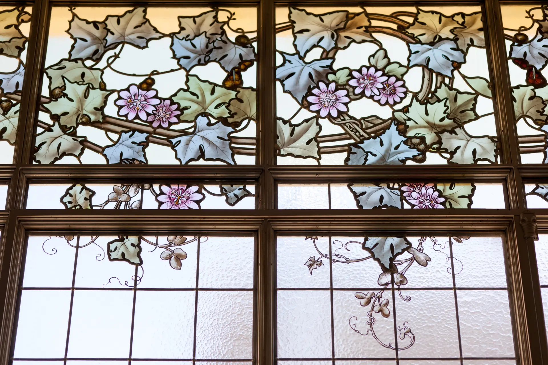vitrail de la boutique du Palais Lumière