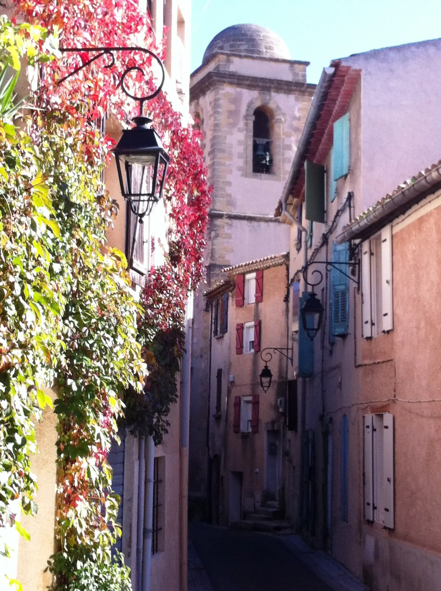 Rue de l'Eglise, au fond l'église St Gérard