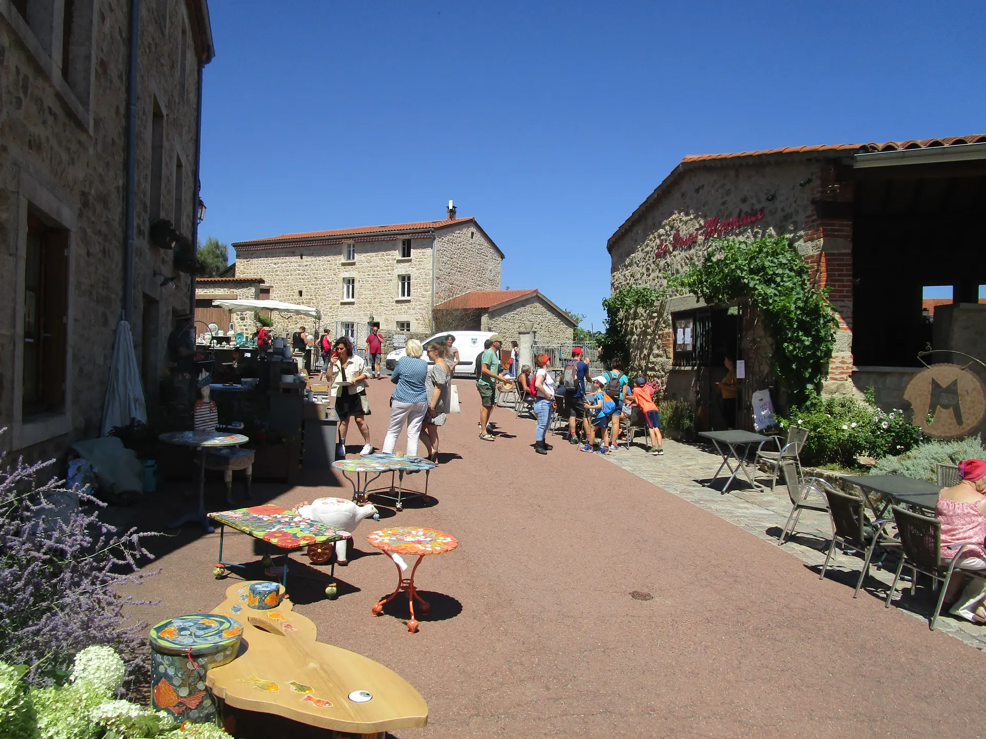 Biennale des Potiers à Marols (42560) - Association céladon