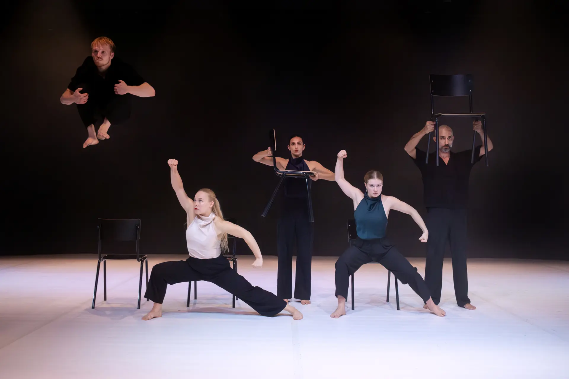 Anton Lachky & Eléonore Valere Company - noVLand_Carros