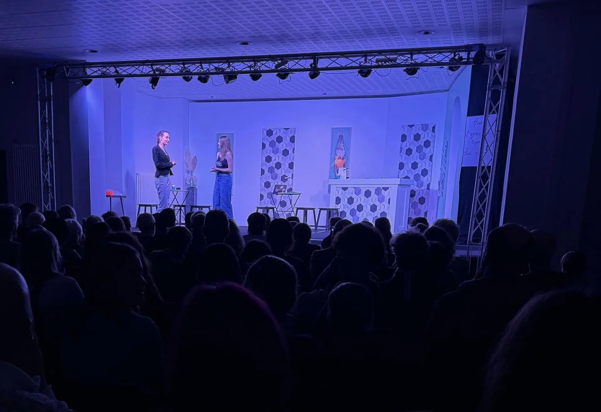 Café-théâtre Rien ne sert de tout dire, il faut mentir à point !_Saint-André-de-Boëge