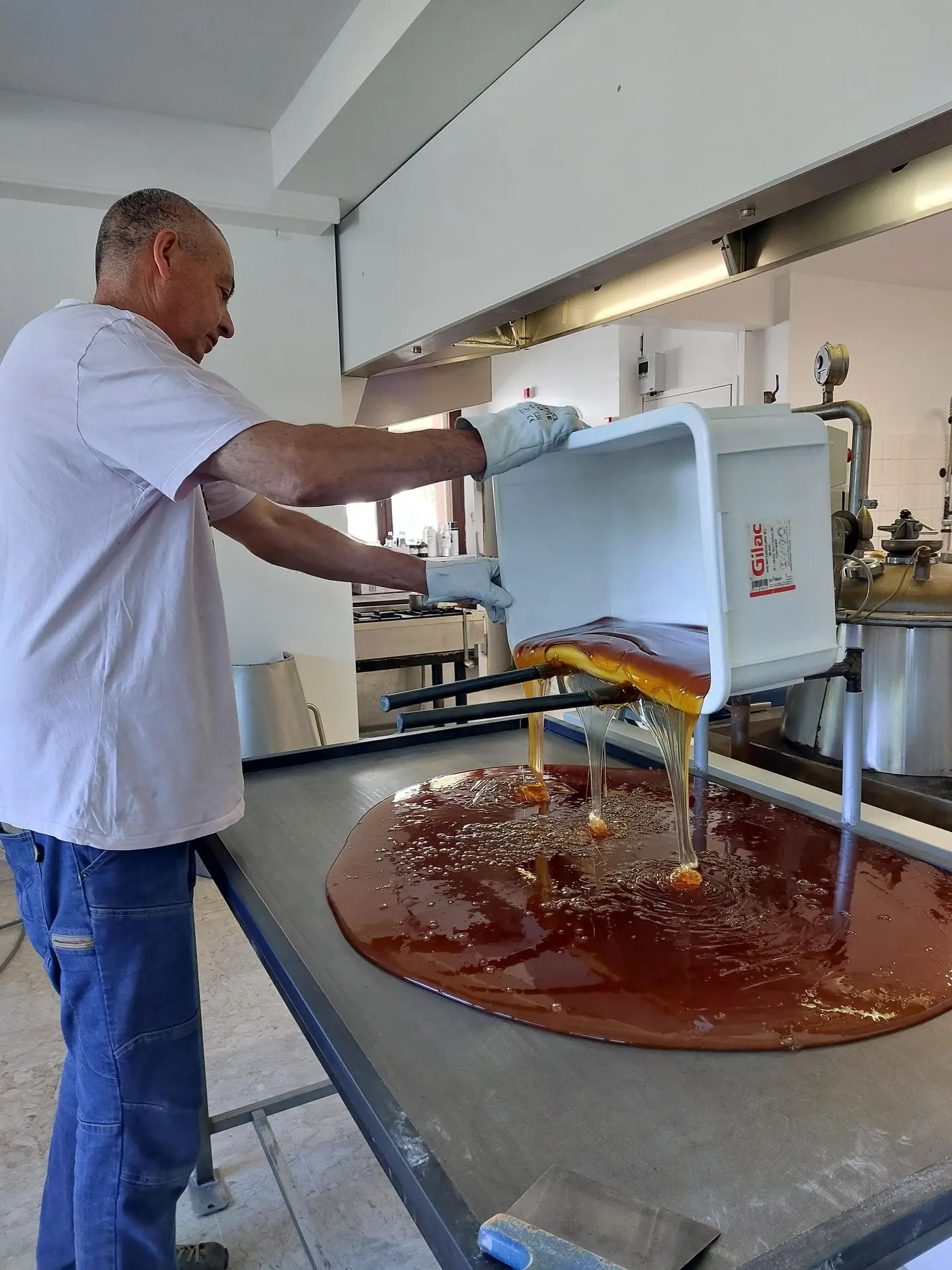 Visite de la confiserie et miellerie des ours_Saint-Jean-Saint-Nicolas