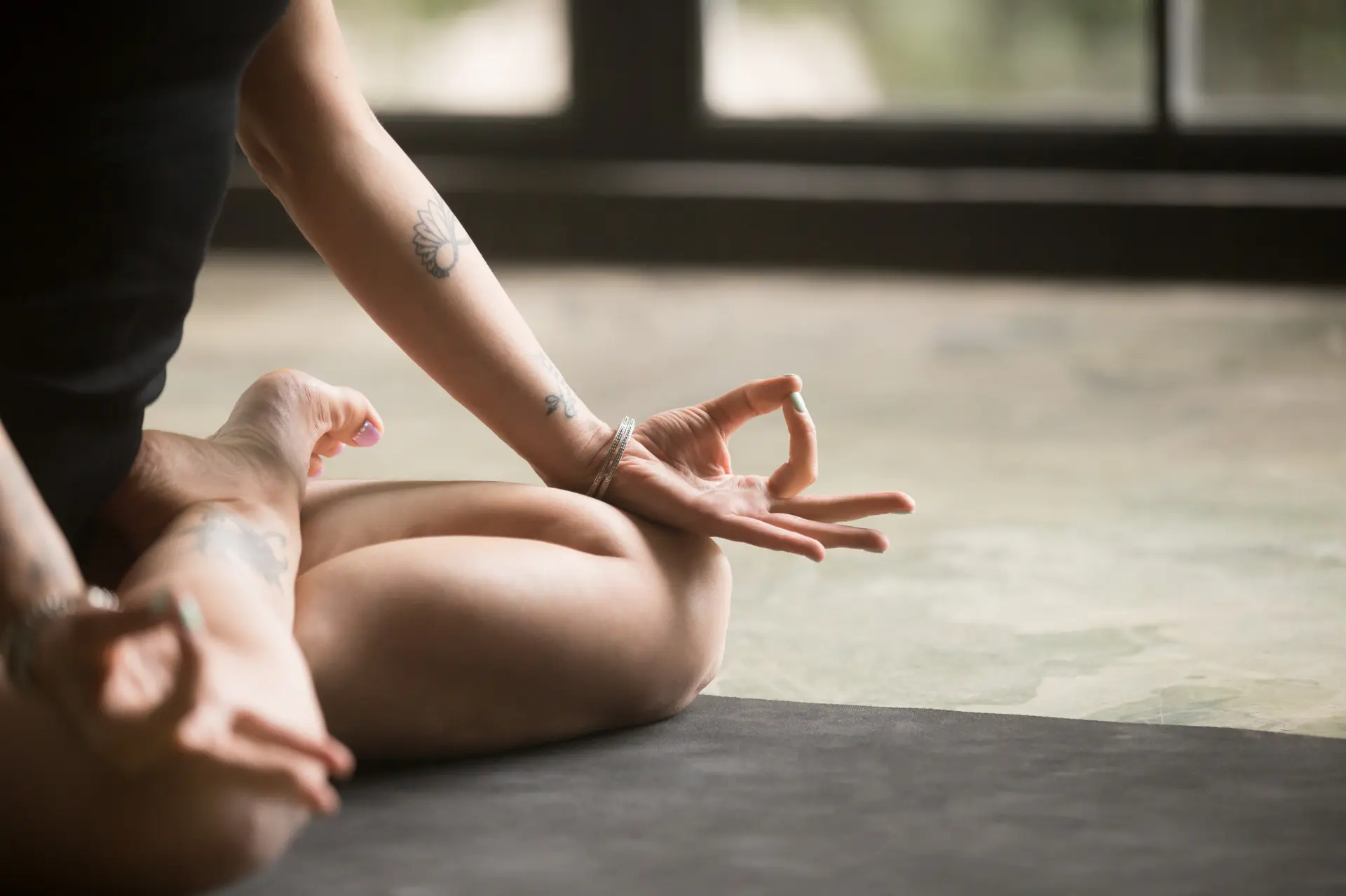 Femme qui fait du yoga