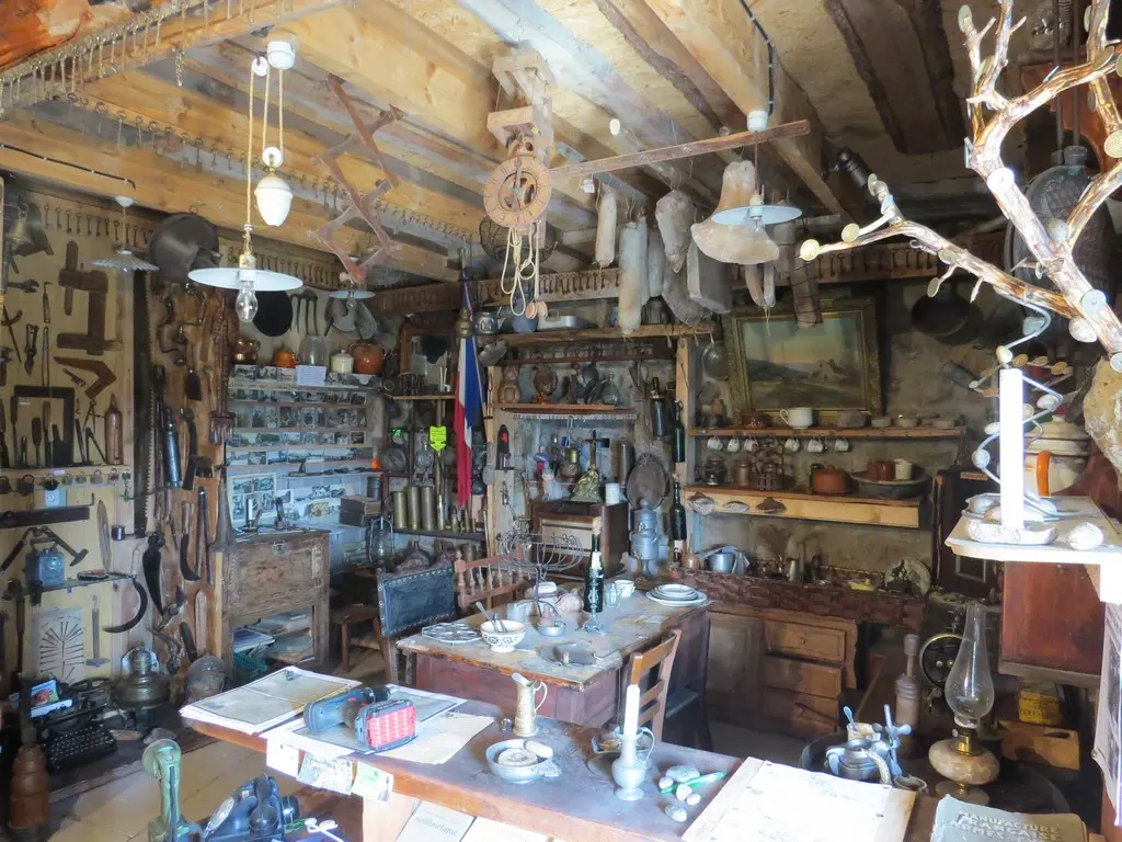 Petit musée de Poux