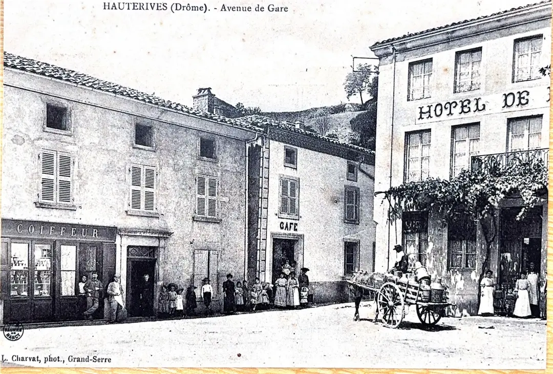un photo ancienne de Hauterives
