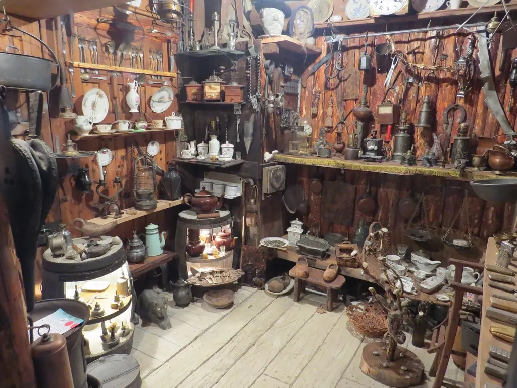 Petit musée de Poux
