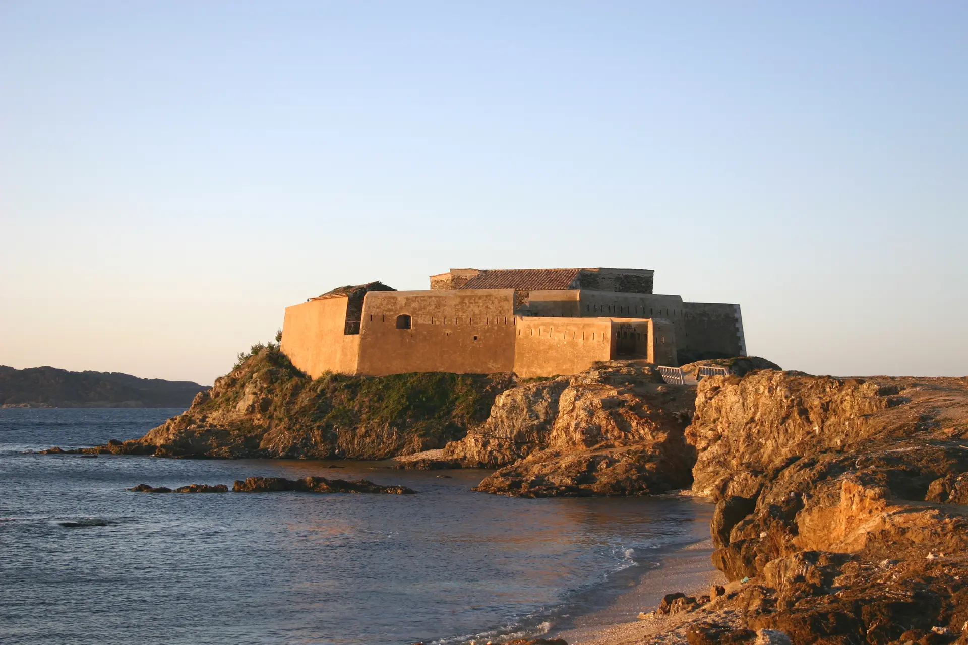 La Tour Fondue. Fort du Pradeau