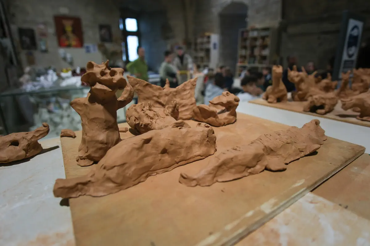 Visite atelier : « Décors médiévaux et chimères fantastiques »_Avignon