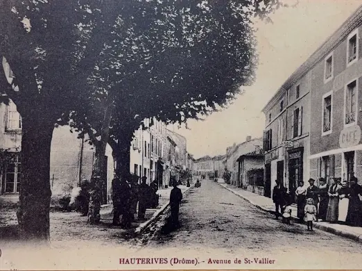 un photo ancienne de Hauterives