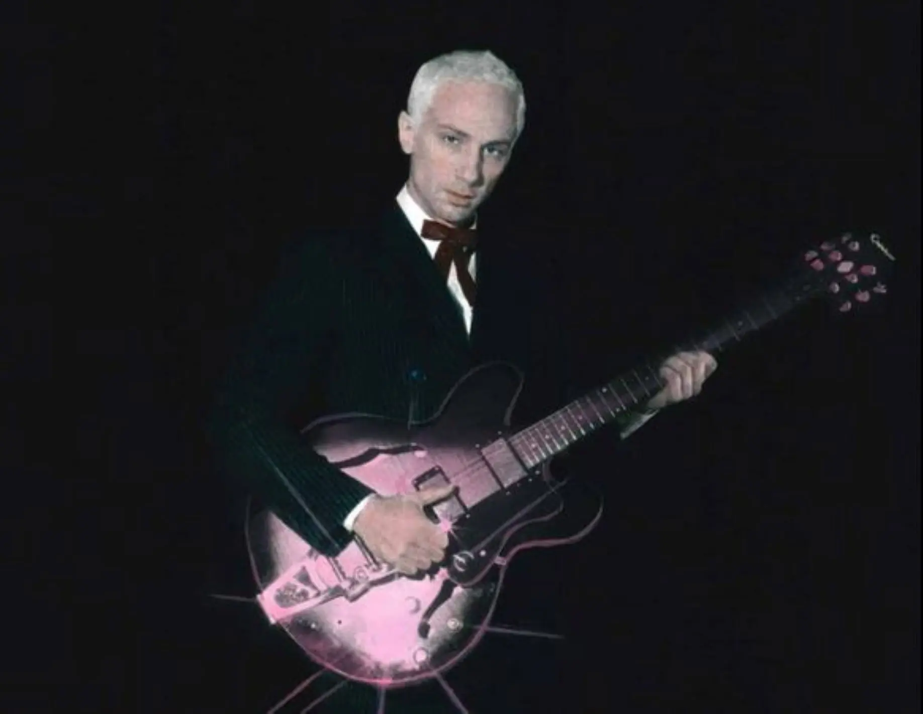 Marlon Magnée et sa guitare sixties,