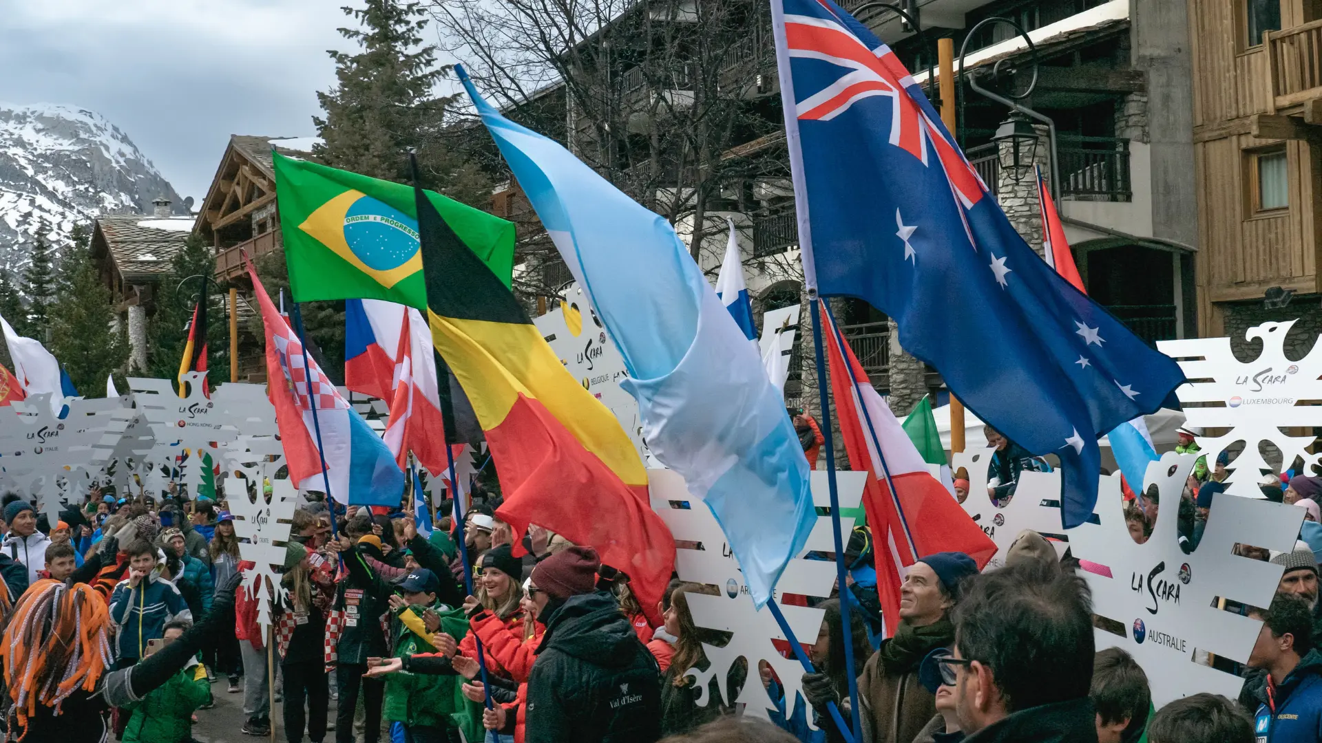 Défilé des nations de La Scara à Val d'Isère