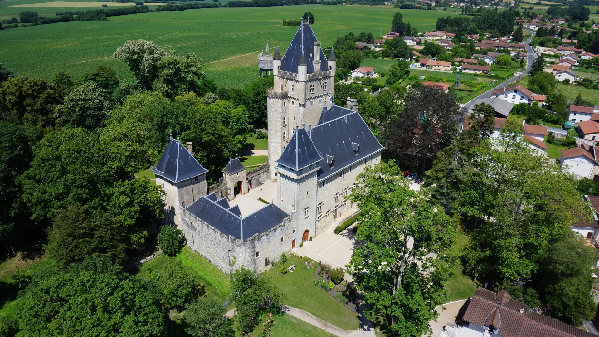 château de Chazey sur Ain vu du ciel