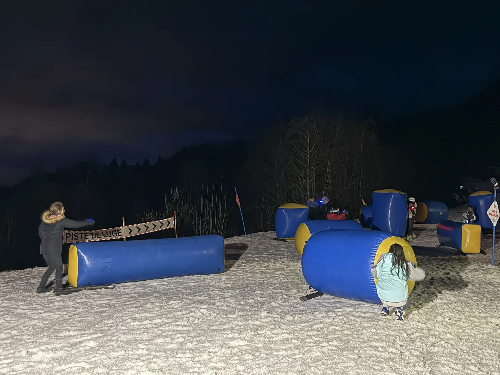 Laser game familial pendant la descente aux flambeaux