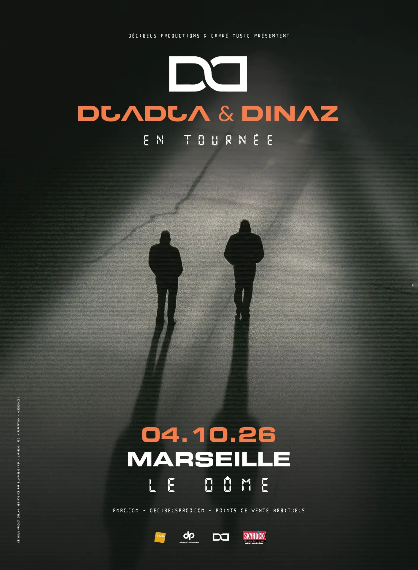 deux silhouettes qui marchent de dos, vue d'en haut