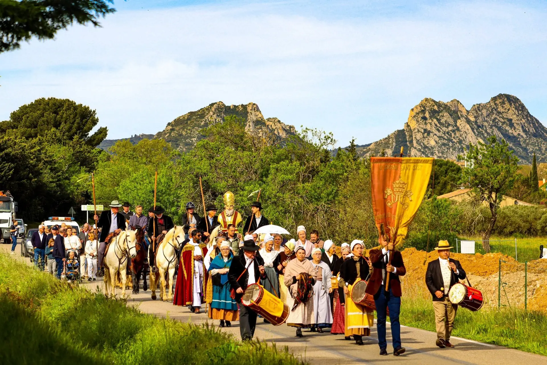 Roumavage des Heiligen Sixtus 2025 Eygalières Prozession