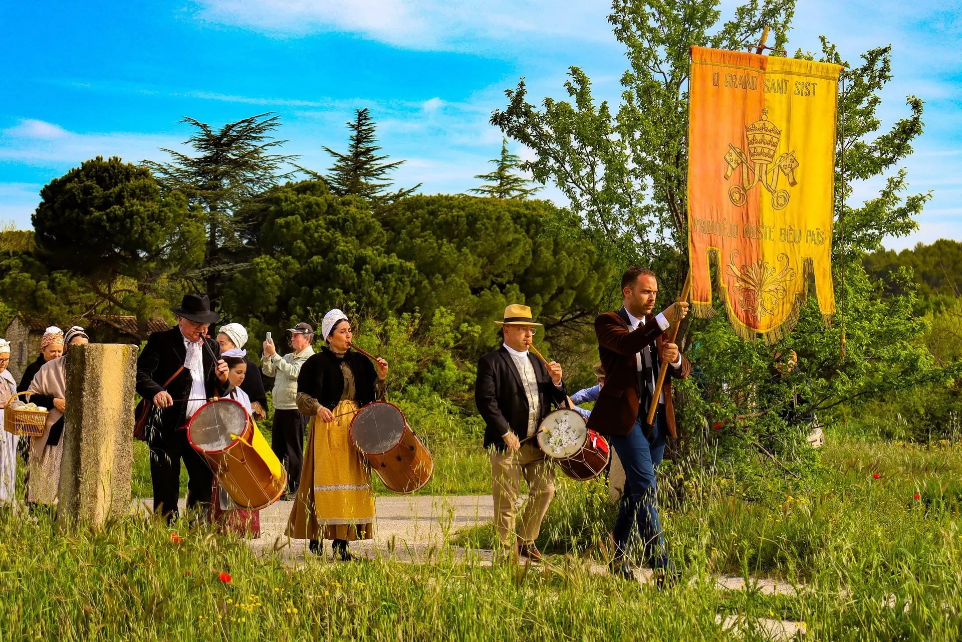 Roumavage des Heiligen Sixtus 2025 Eygalières Musiker