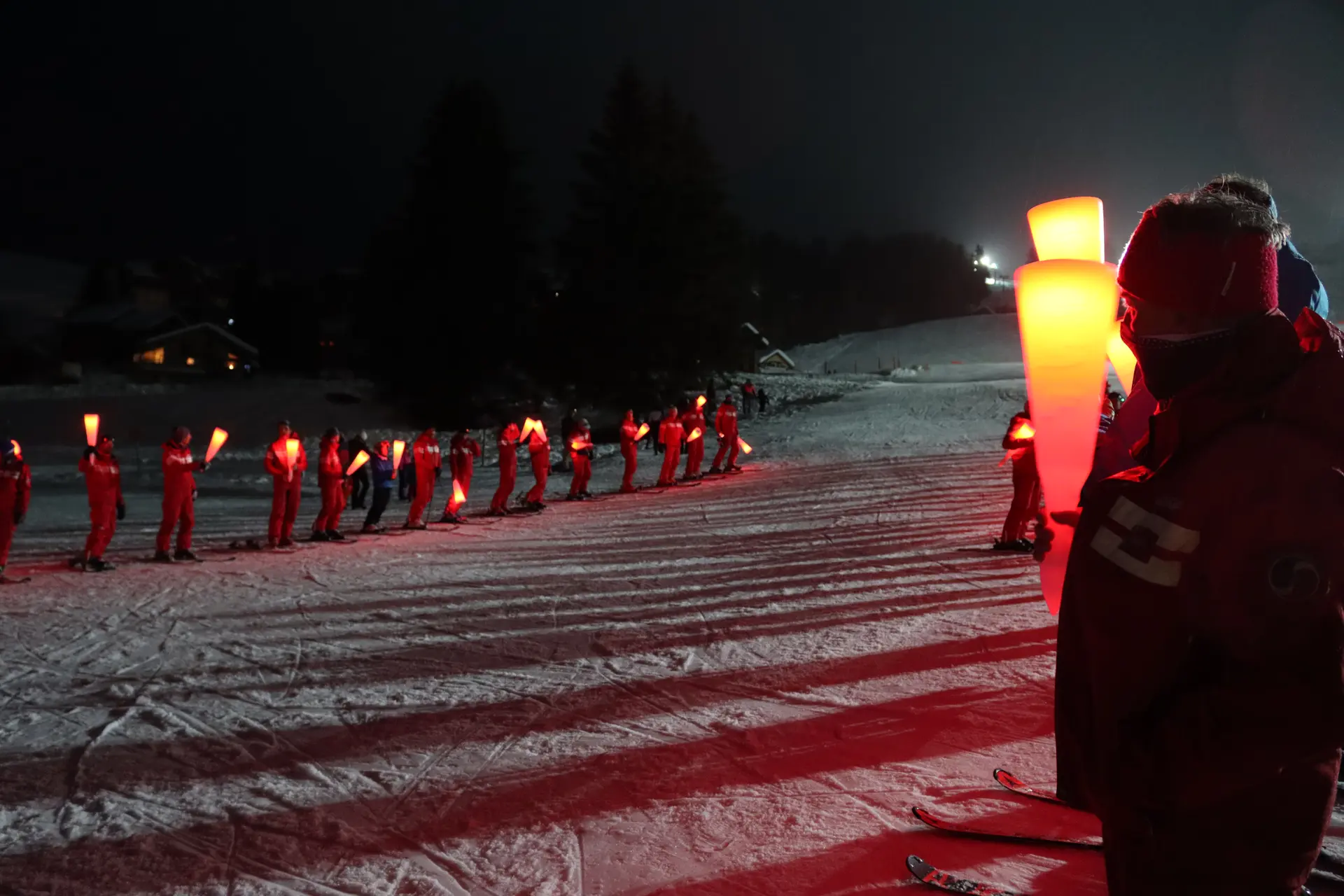 Descente aux flambeaux des moniteurs
