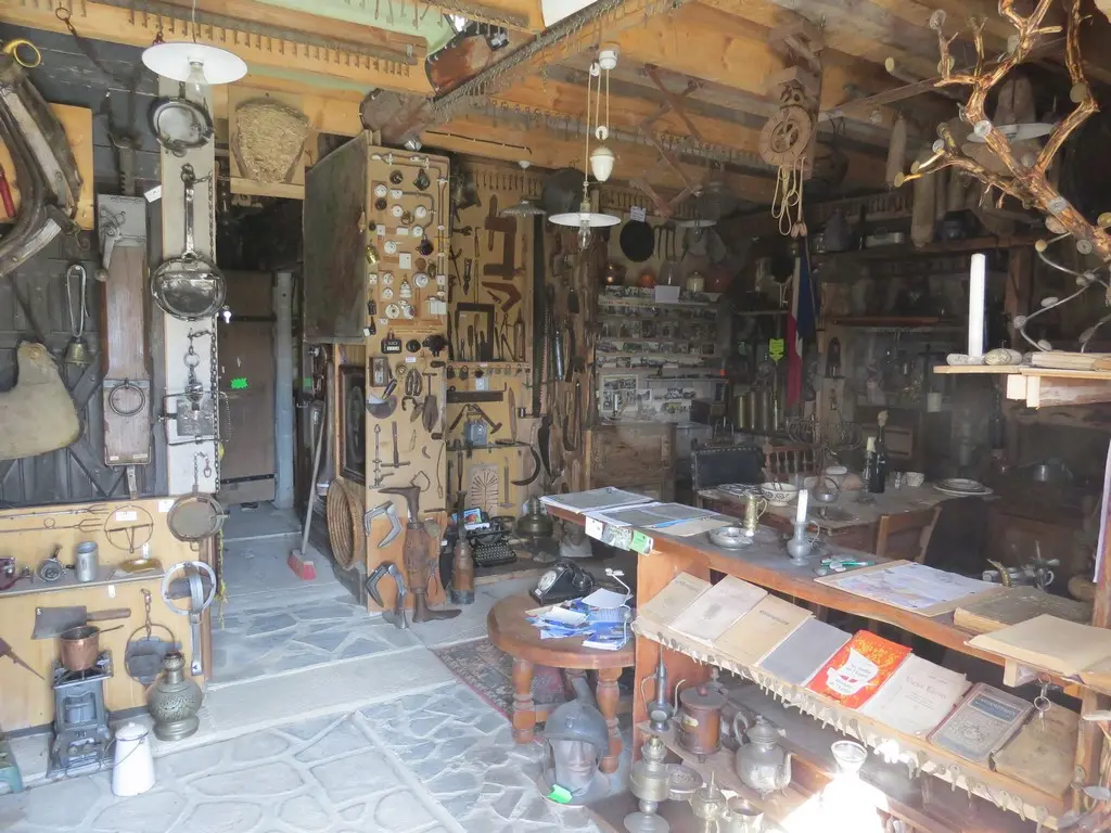 Petit musée de Poux