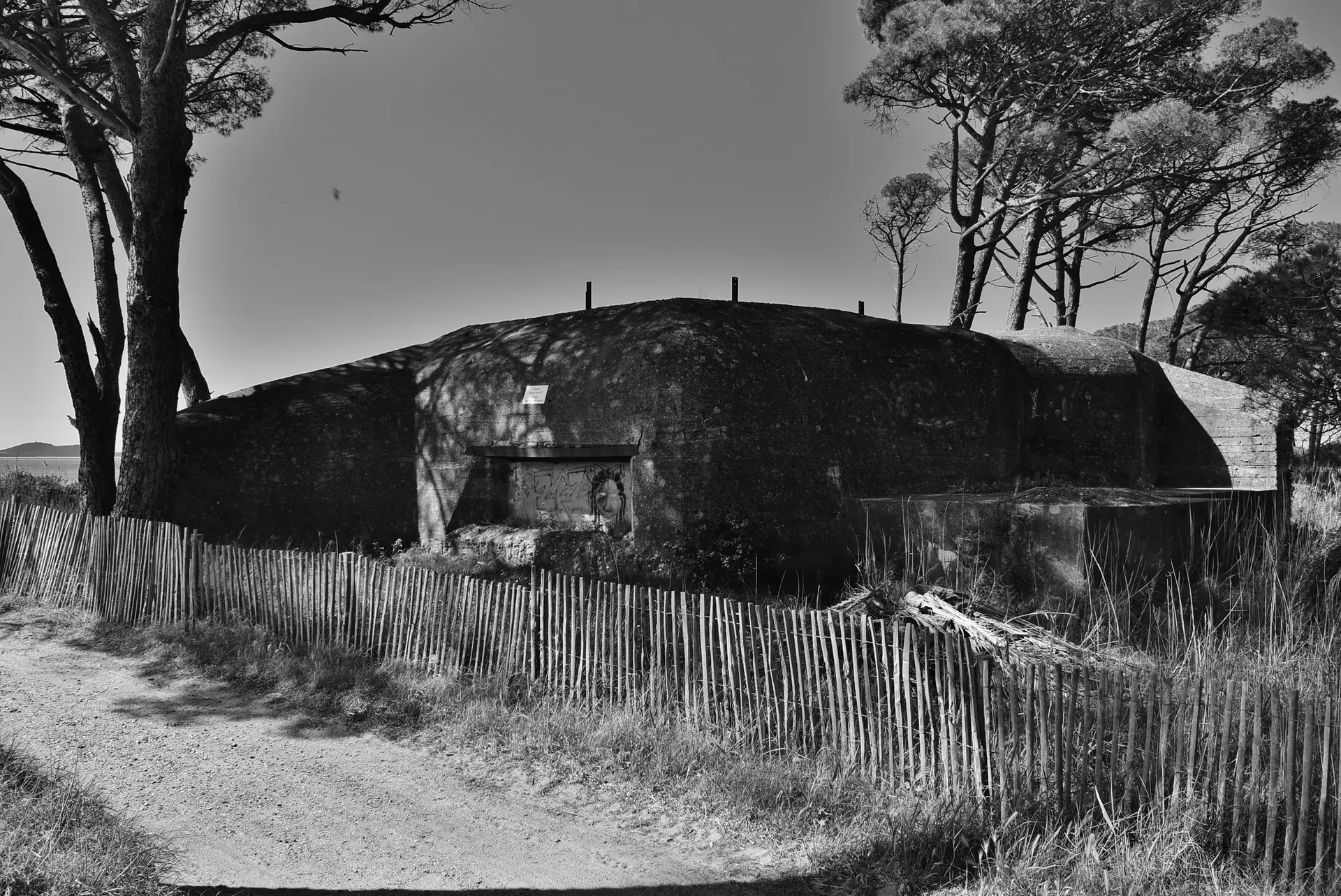 Visite guidée nocturne sur les fortifications allemandes, le long de la côte française méditerranéenne, durant la 2nde Guerre mondiale