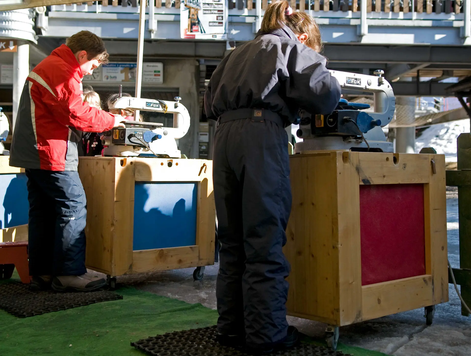 Initiation à la menuiserie pour les enfants.