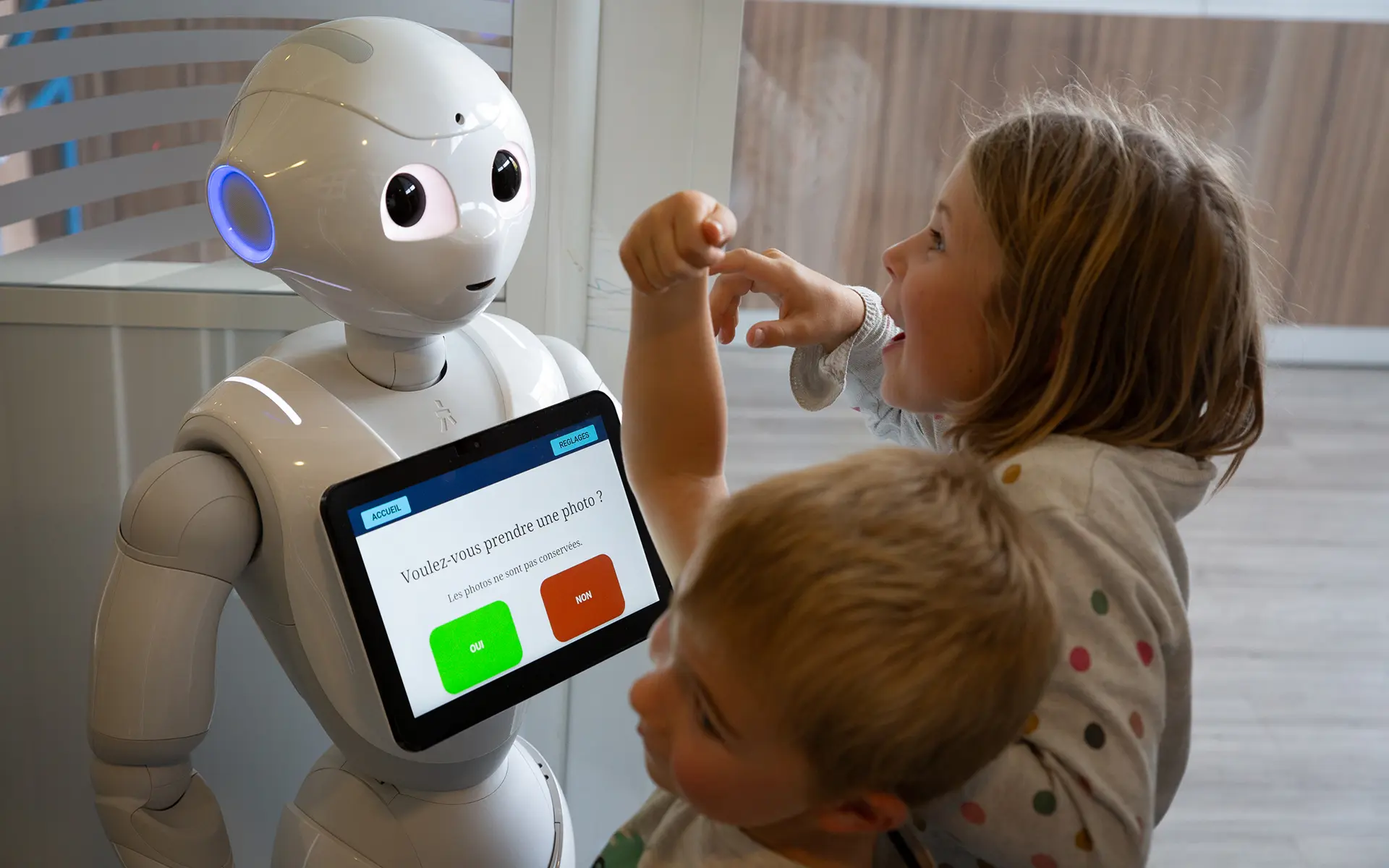 Robot Nao à l'entrée de Bayer