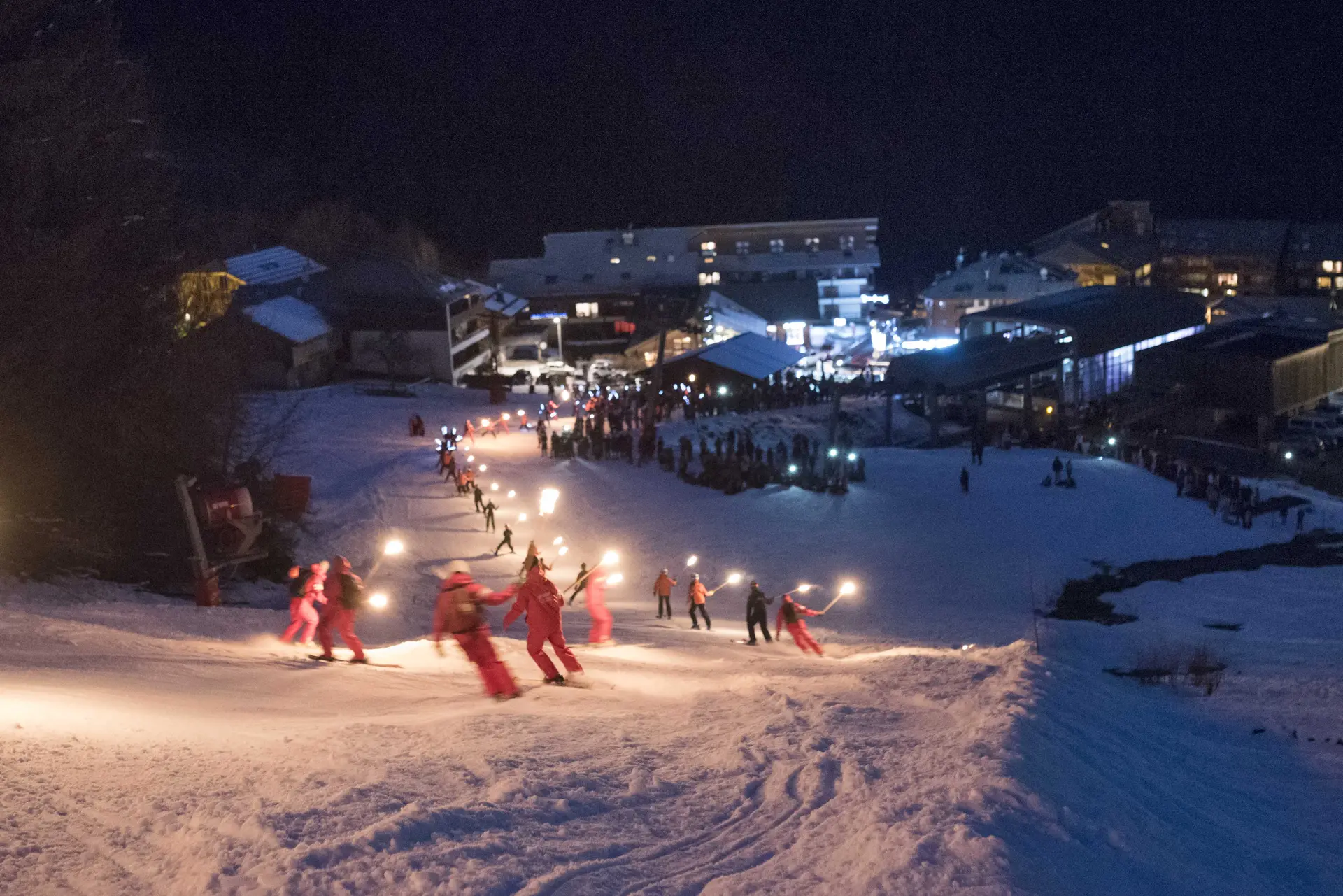 Descente aux flambeaux à la station du Roc d'Enfer à Saint Jean d'Aulps.