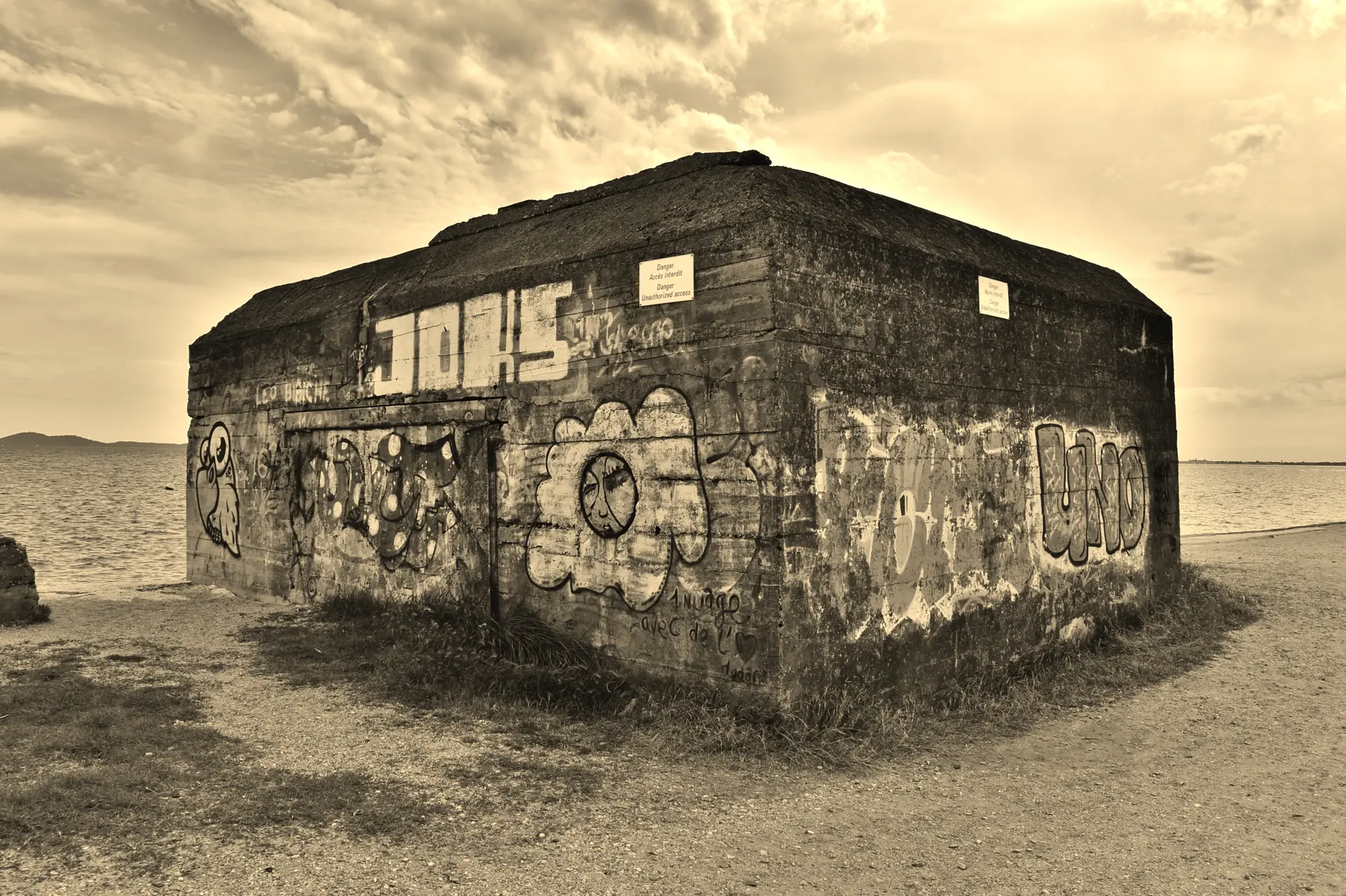 Visite guidée nocturne sur les fortifications allemandes, le long de la côte française méditerranéenne, durant la 2nde Guerre mondiale