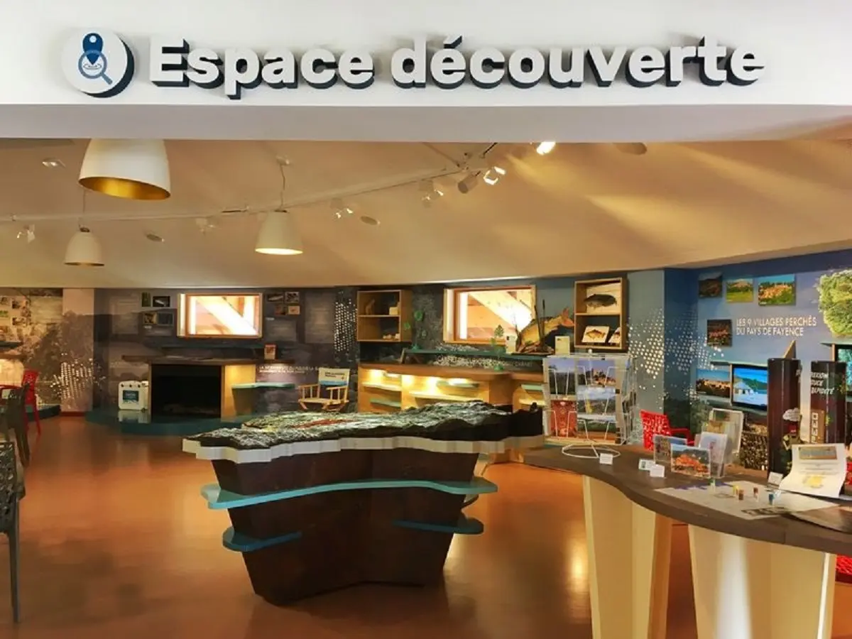 Maison du Lac de St Cassien à Tanneron