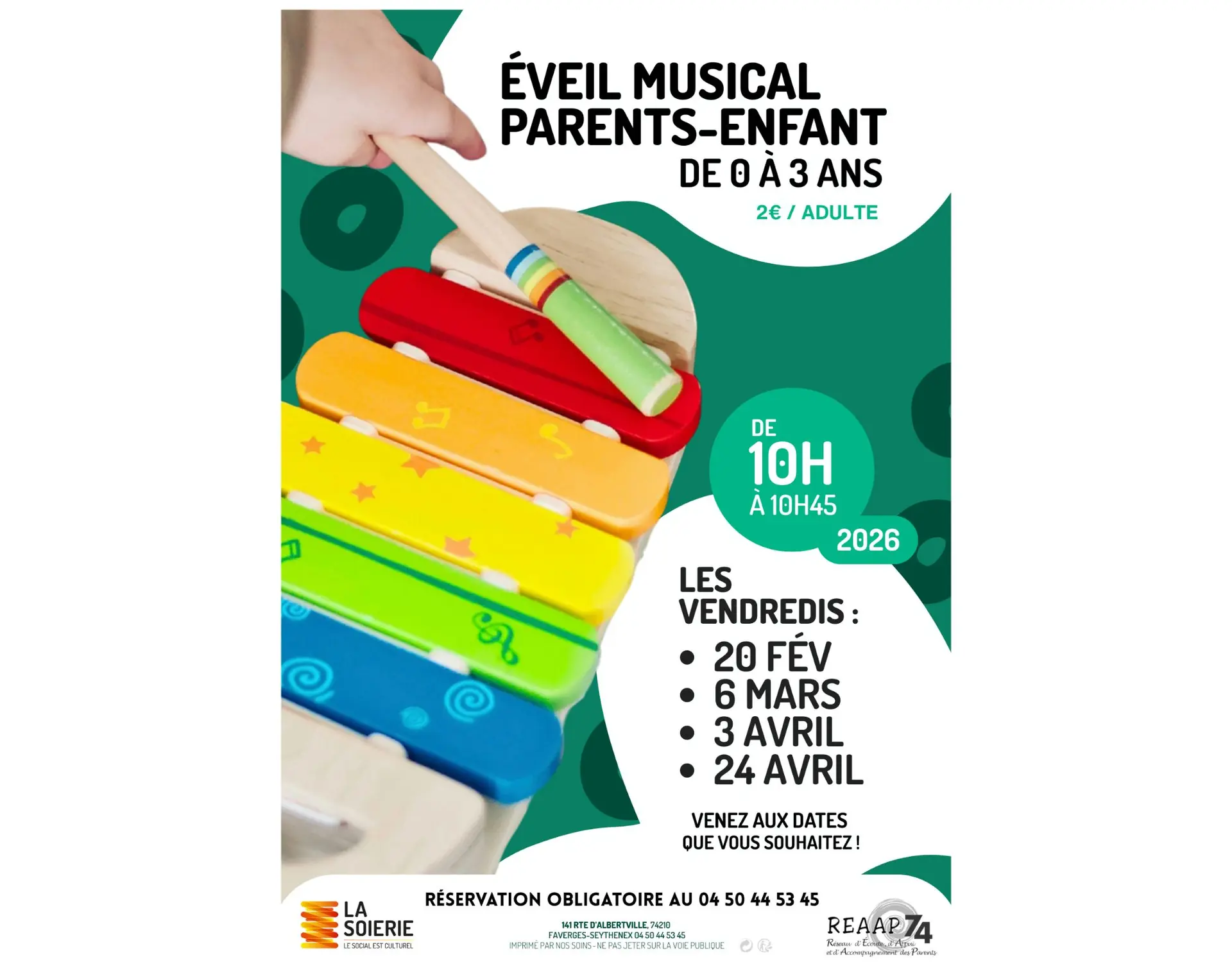 xylophone et main d'enfant