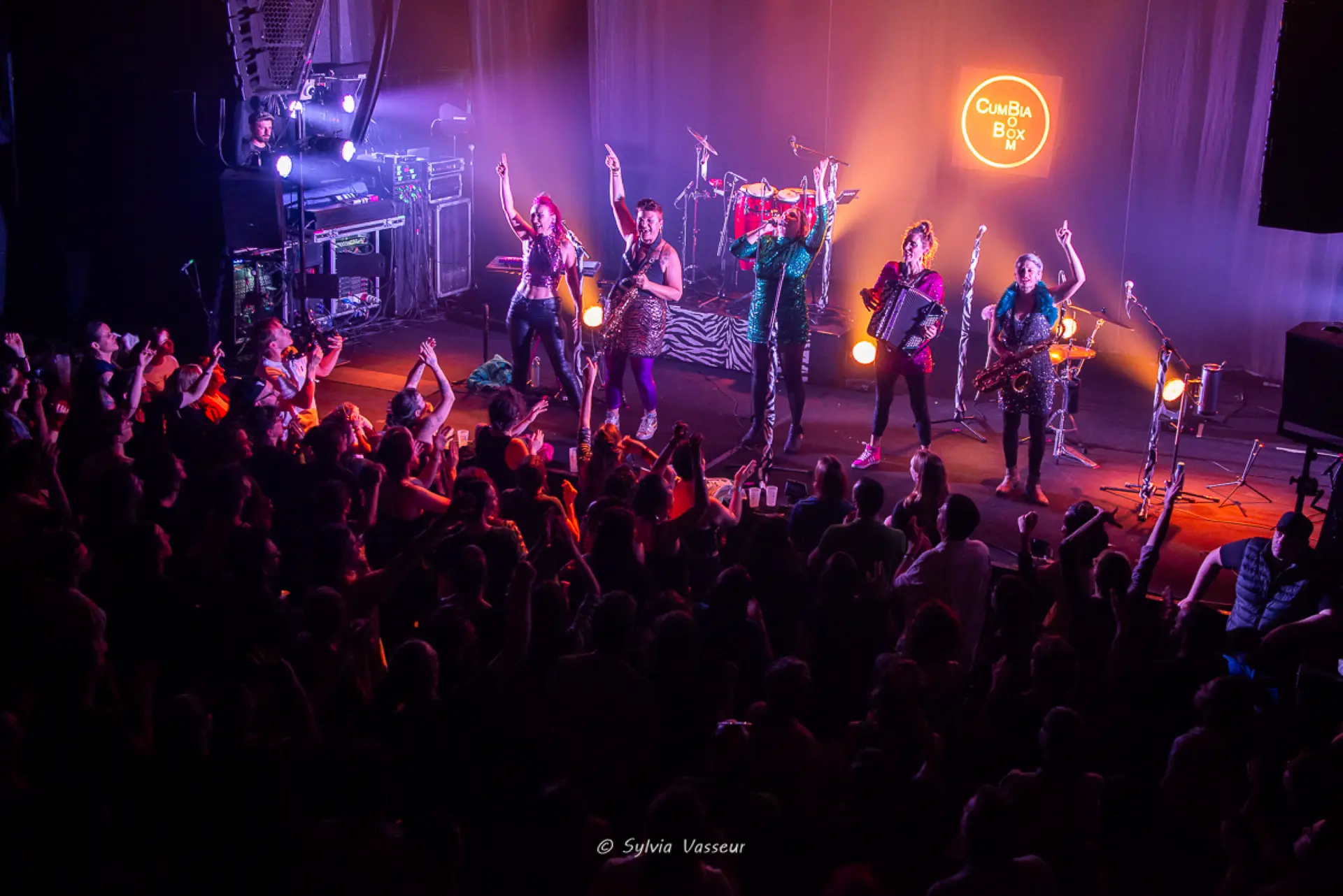 Music in the spotlights : concert with CUMBIA BOOM BOX !_Moustiers-Sainte-Marie