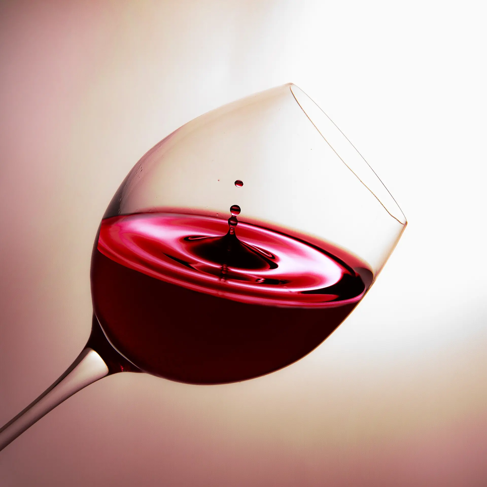 Photo montrant un verre de vin rouge