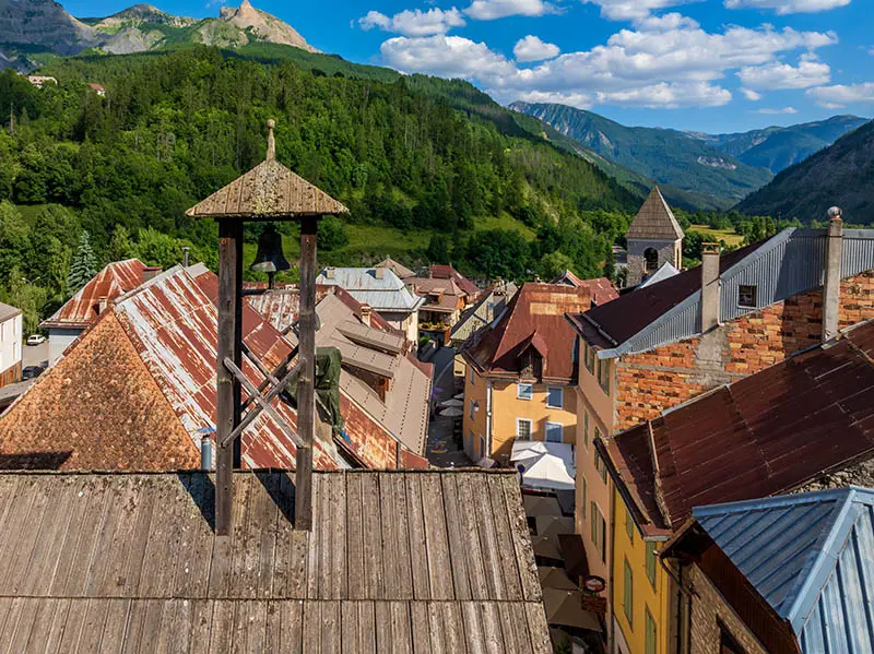 Allos village