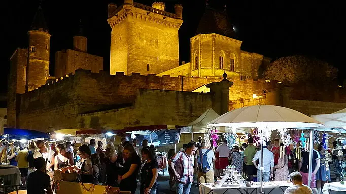 Marché nocturne à Uzès