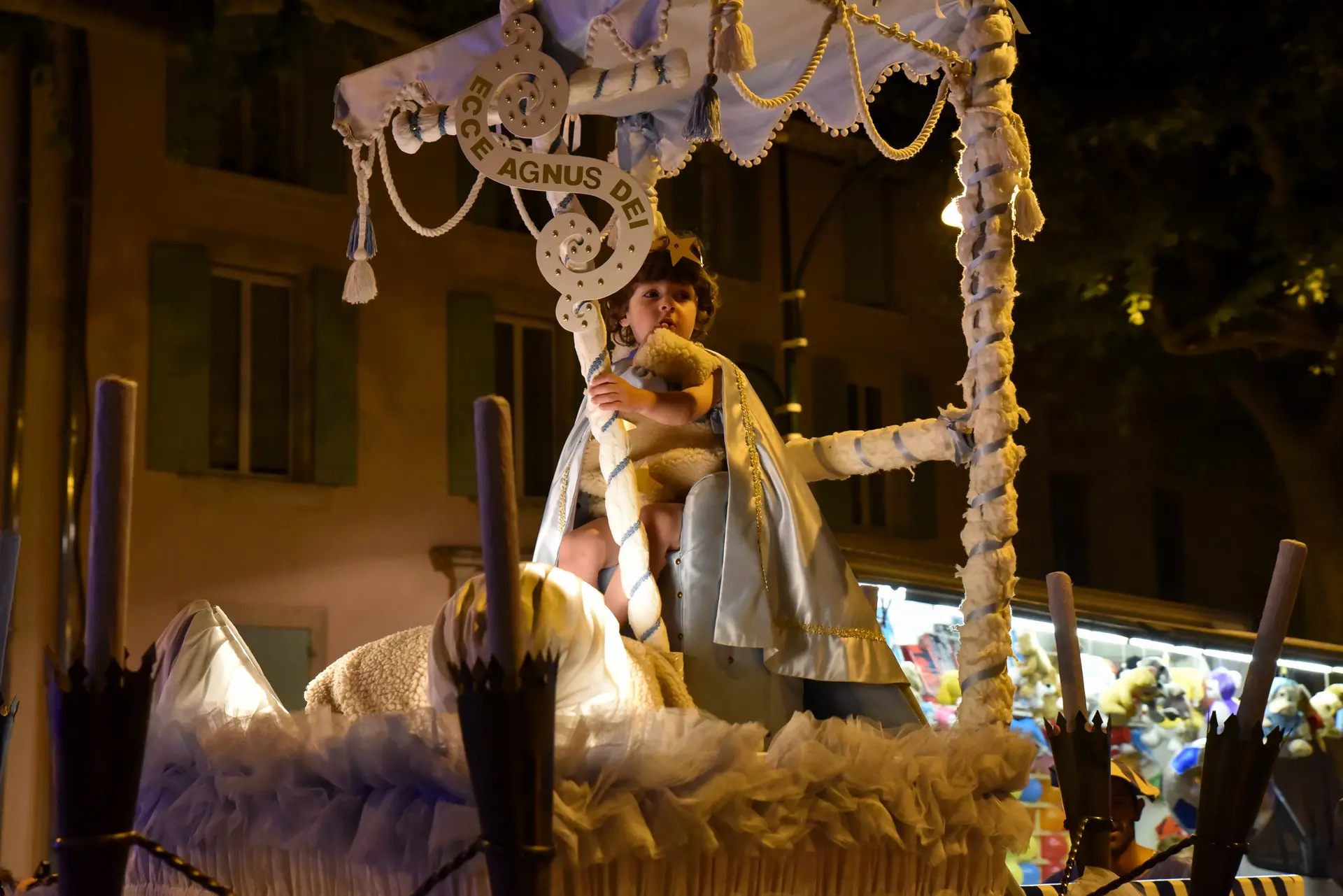 Saint Jean porté sur sa litière