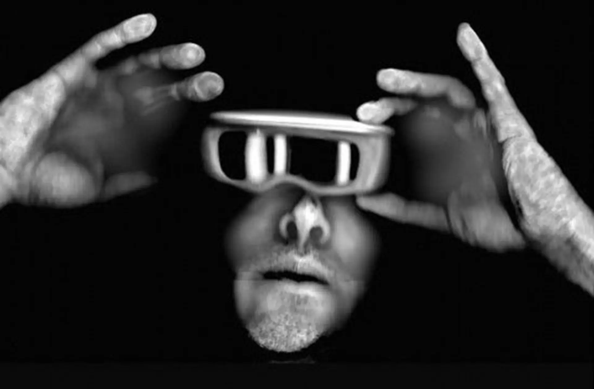 Photographie en noir et blanc de l'artiste