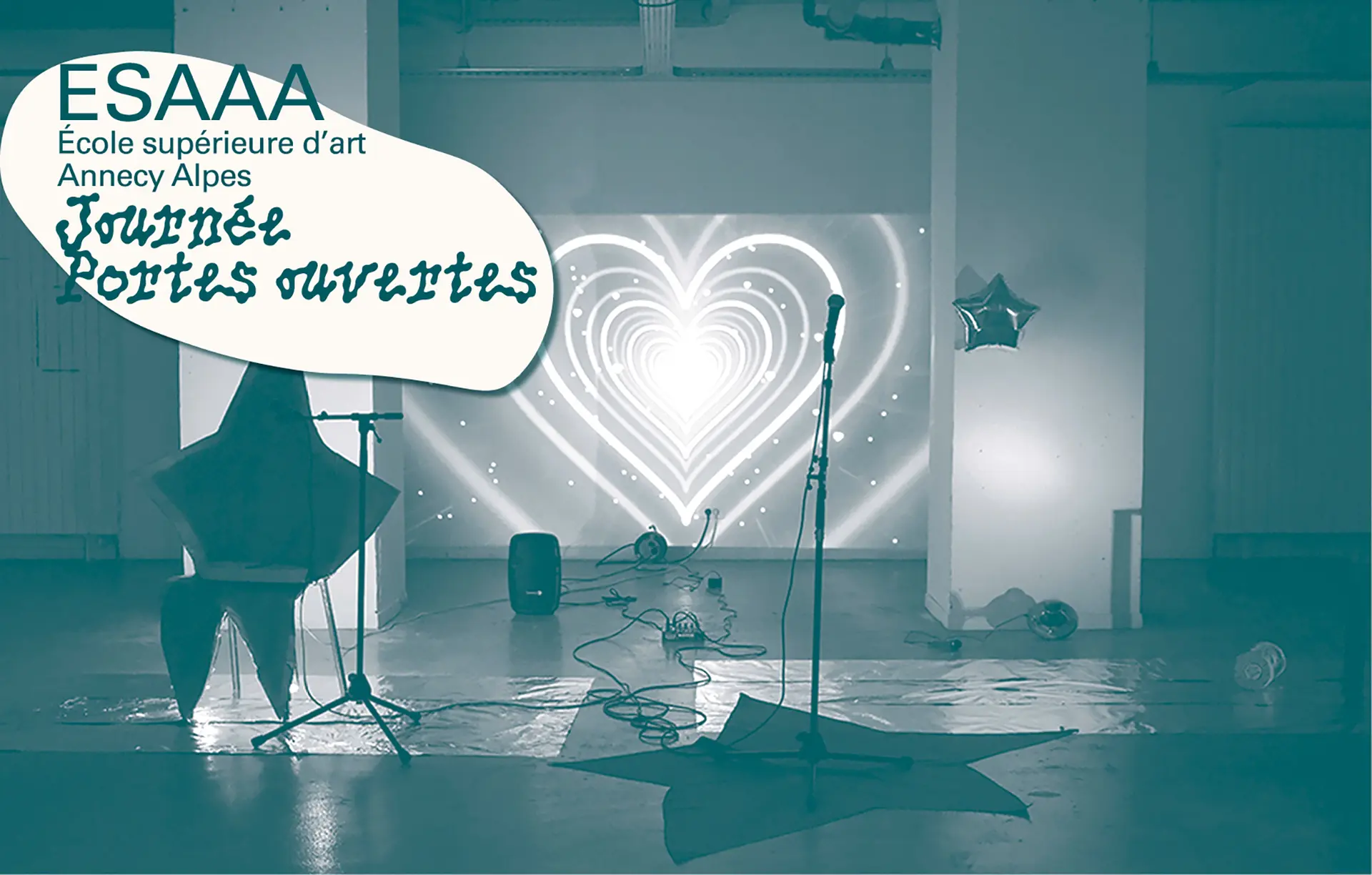 Prise de vue pendant la soutenance du DNSEP Art de Julie Machu, juin 2025