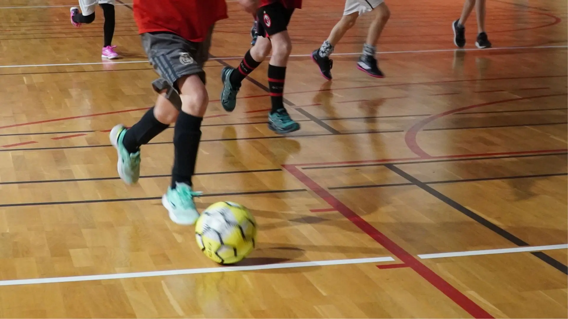 Football à la salle multisports du Centre Aquasportif de Val d'Isère