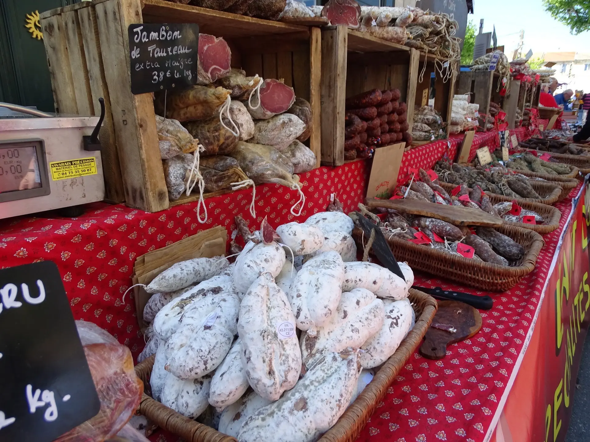 Marché provençal de Mouriès - saucissons