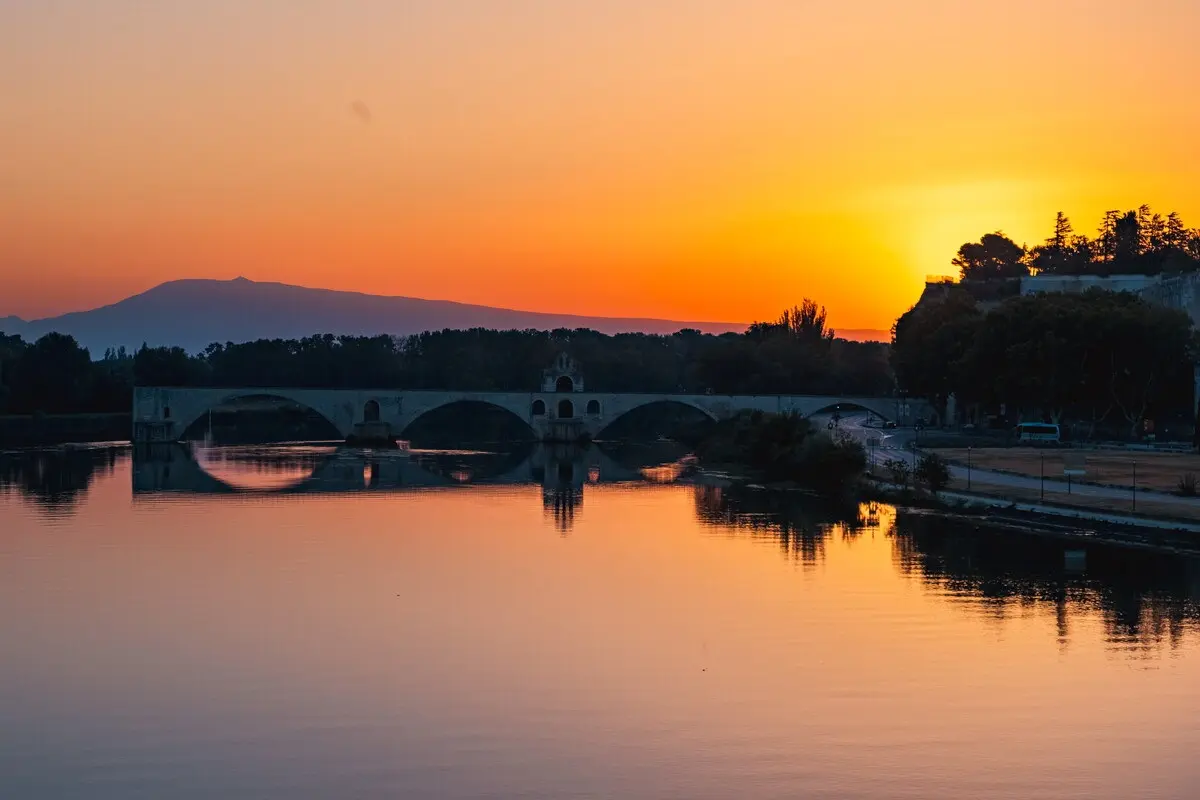 Lever de soleil sur le Pont d'Avignon